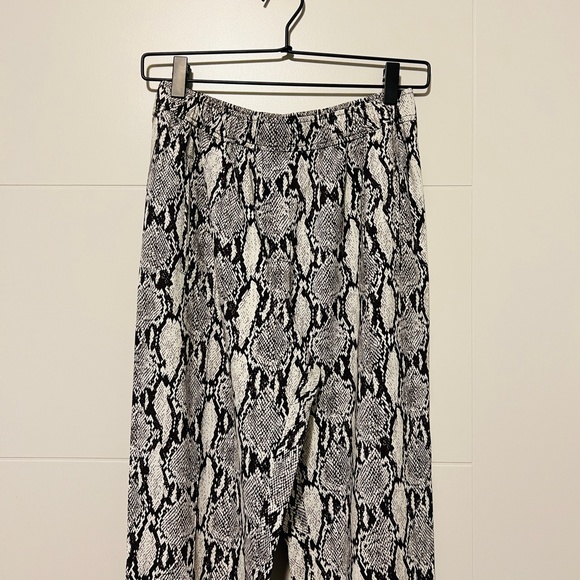 ALC Elijah Python Snakeskin Pull On Pant Size 2 - Picture 3 of 5